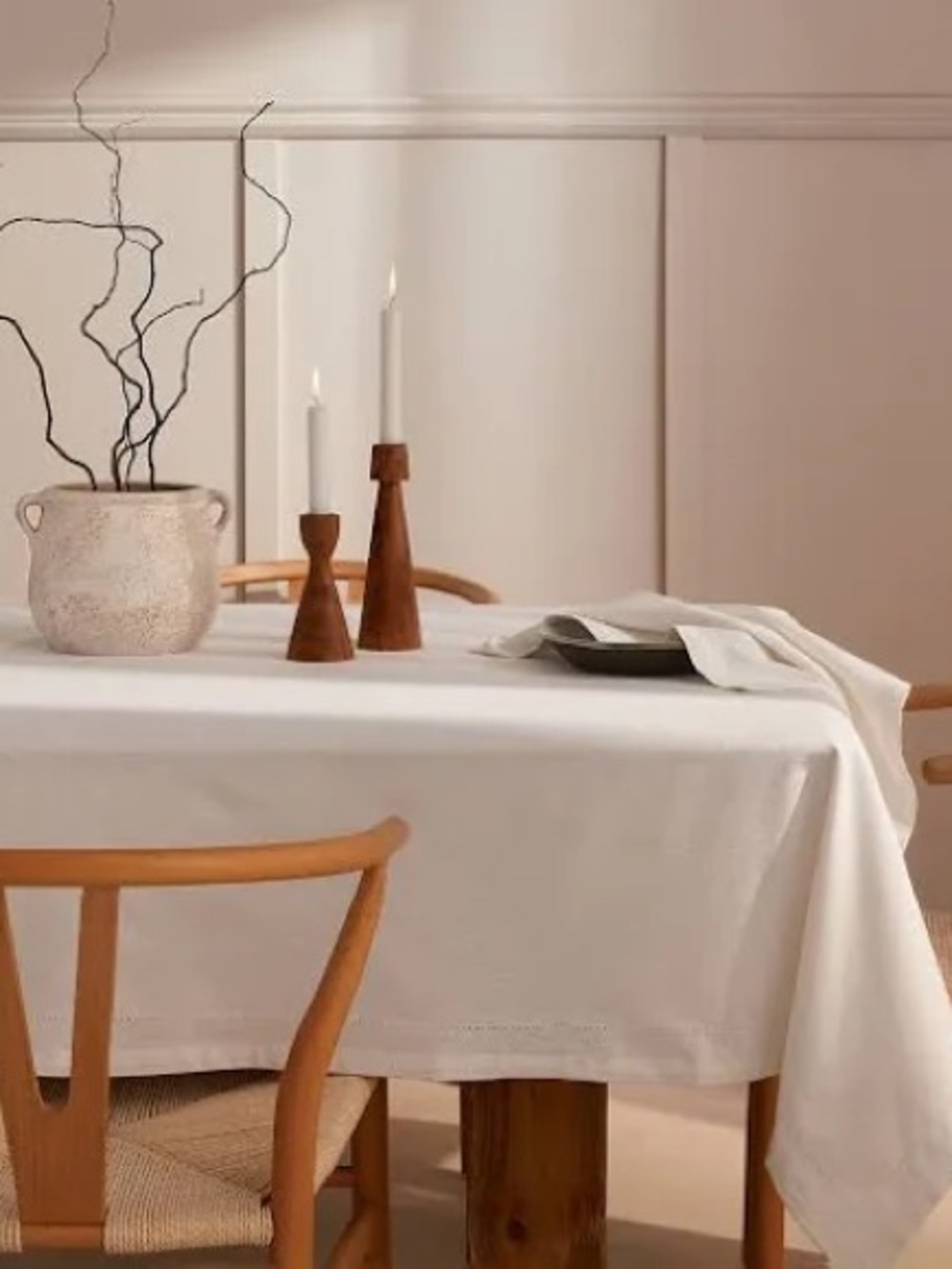 NWT Premium Hotel Collection Cream Oblong Tablecloth. 60” x 102”. NEW ❤️
